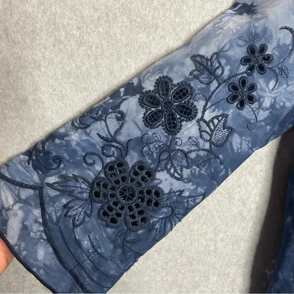 John•Mark Tie Dye Print Floral Embroidered 3/4 Sleeve Button Front Tunic Top - Picture 3 of 8